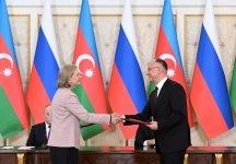 Azerbaijan, Russia exchange signed documents (PHOTO/VIDEO)