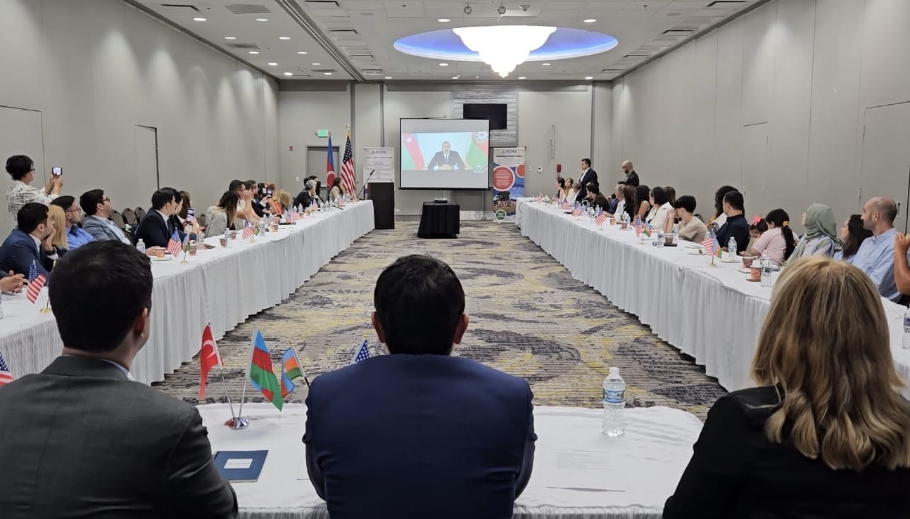 Azerbaijan's State Committee for Work with Diaspora holds meeting with compatriots in Illinois (PHOTO)