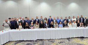 Azerbaijan's State Committee for Work with Diaspora holds meeting with compatriots in Illinois (PHOTO)