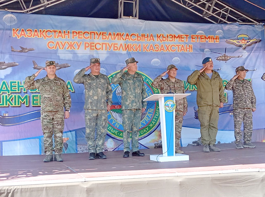 Azerbaijani army chief of general staff watches Altyn Kyran-2024 tactical drill (PHOTO)