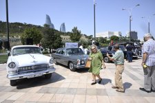 В Баку состоялись автопробег и выставка классических автомобилей (ФОТО)