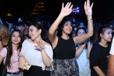 Heydər Əliyev Mərkəzinin parkında “Yay Festivalı” bağlanış konserti keçirilib (FOTO/VİDEO)