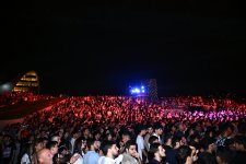 Heydər Əliyev Mərkəzinin parkında “Yay Festivalı” bağlanış konserti keçirilib (FOTO/VİDEO)