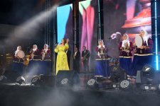 Heydər Əliyev Mərkəzinin parkında “Yay Festivalı” bağlanış konserti keçirilib (FOTO/VİDEO)