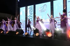 Heydər Əliyev Mərkəzinin parkında “Yay Festivalı” bağlanış konserti keçirilib (FOTO/VİDEO)