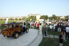 В Баку состоялись автопробег и выставка классических автомобилей (ФОТО)