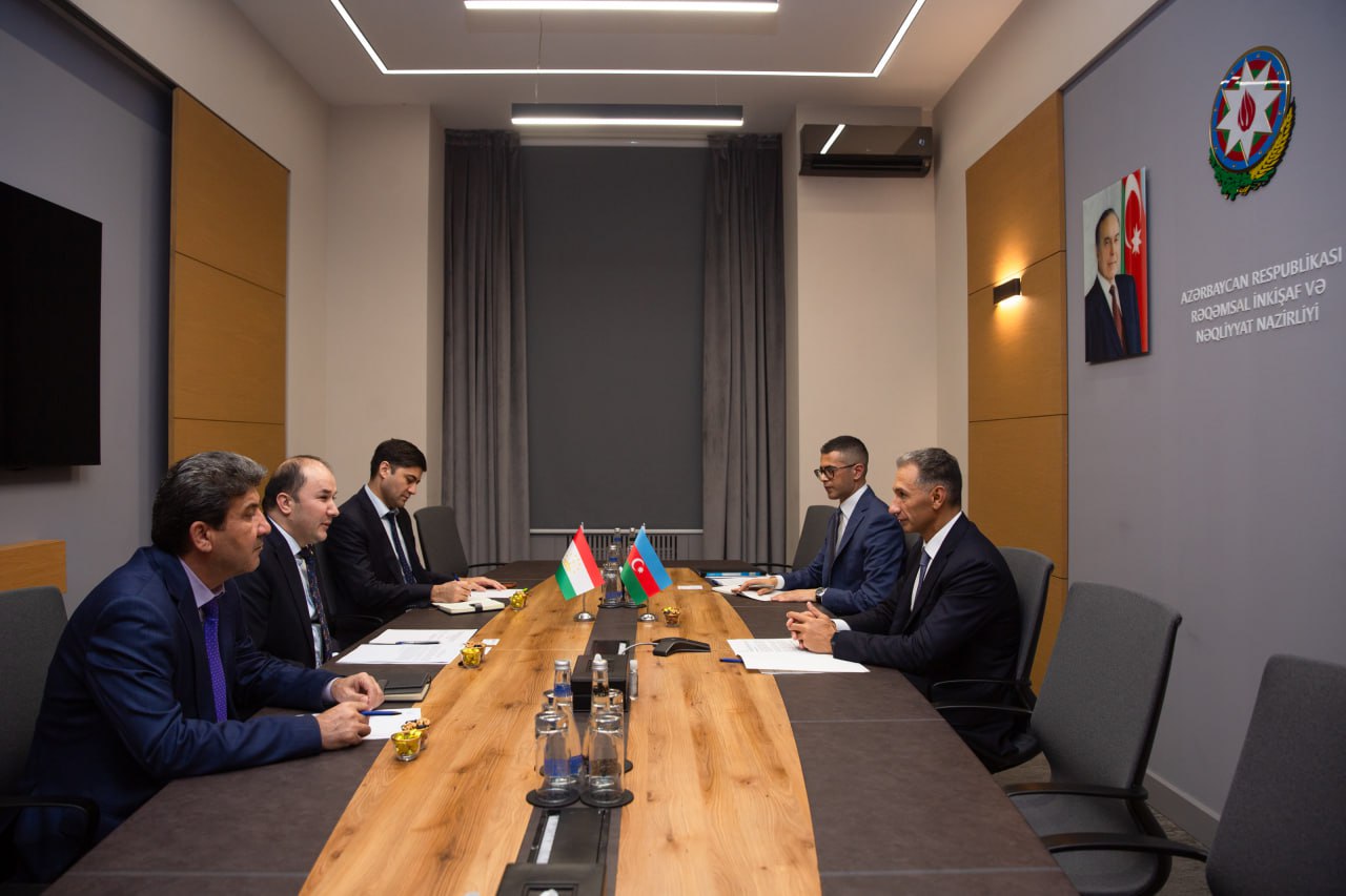 Tajikistan, Azerbaijan negotiate increase of cargo transportation via Middle Corridor