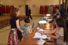 Azerbaijan's parliamentary election sees high voter turnout from very beginning (PHOTO)