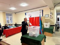 Azerbaijan's Prosecutor General casts his vote in parliamentary election (PHOTO)