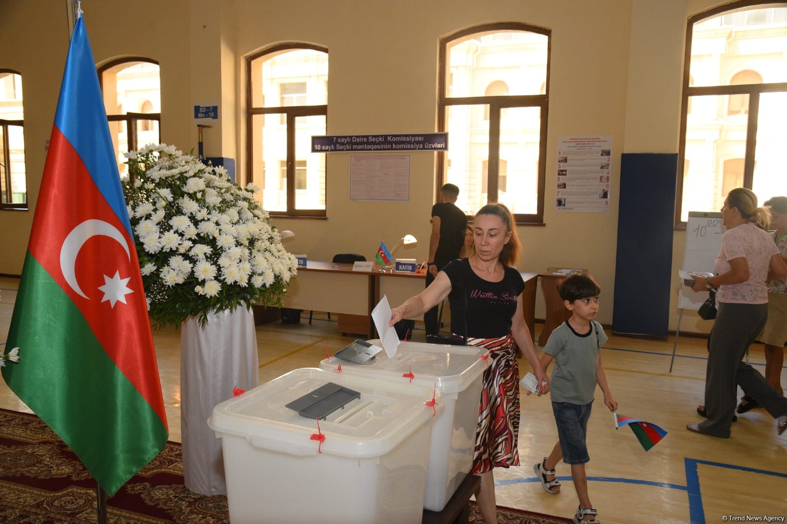 Azerbaijan's parliamentary election sees high voter turnout from very beginning (PHOTO)