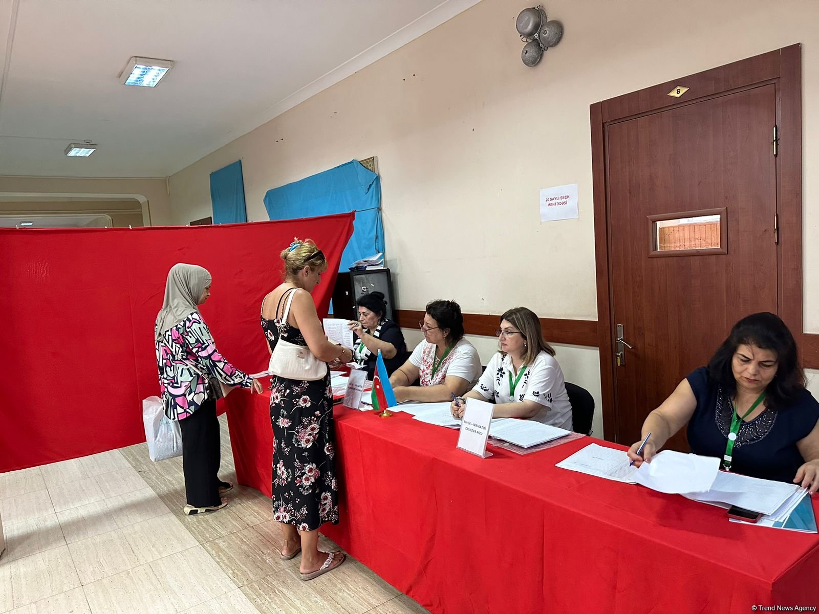 Azerbaijani citizens actively join voting for parliamentary election in Baku's Yasamal district (PHOTO)