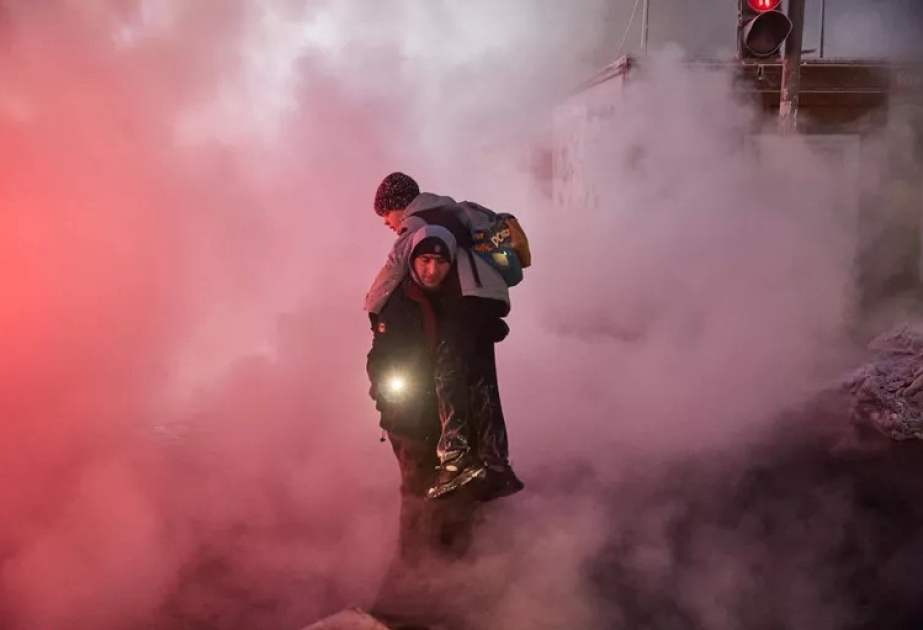 Aleksandr Oşçepkovun Azərbaycandan olan yükvuran fəhlənin təsvir olunduğu fotoşəkili beynəlxalq müsabiqədə qalib olub