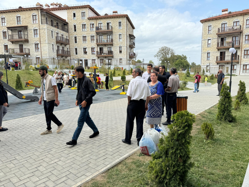 Şuşaya növbəti köç: daha 27 ailə doğma yurduna çatdı (FOTO)