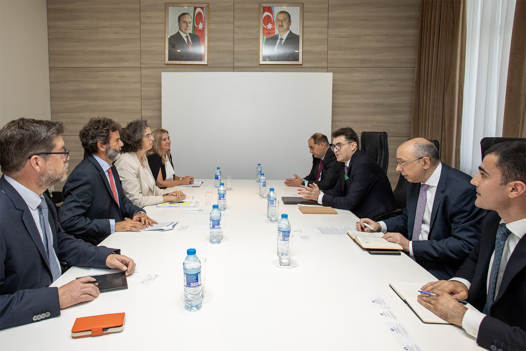 Azerbaijan, EBRD debate energy sector cooperation