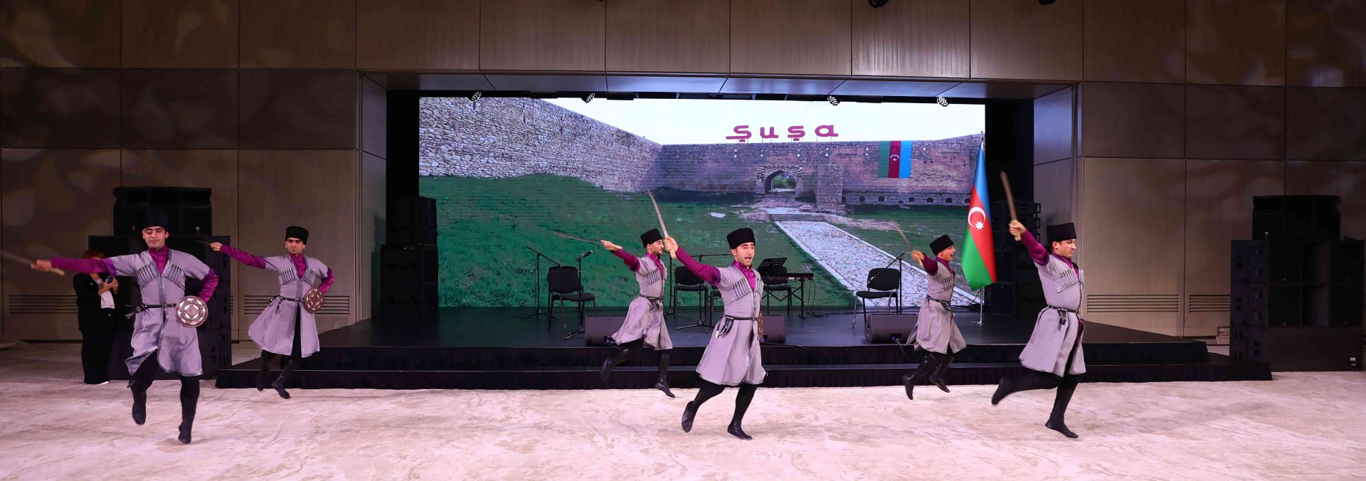 Xaricdə Yaşayan Azərbaycanlı Alimlərin Forumunun iştirakçıları üçün mədəni proqram təşkil olunub (FOTO)