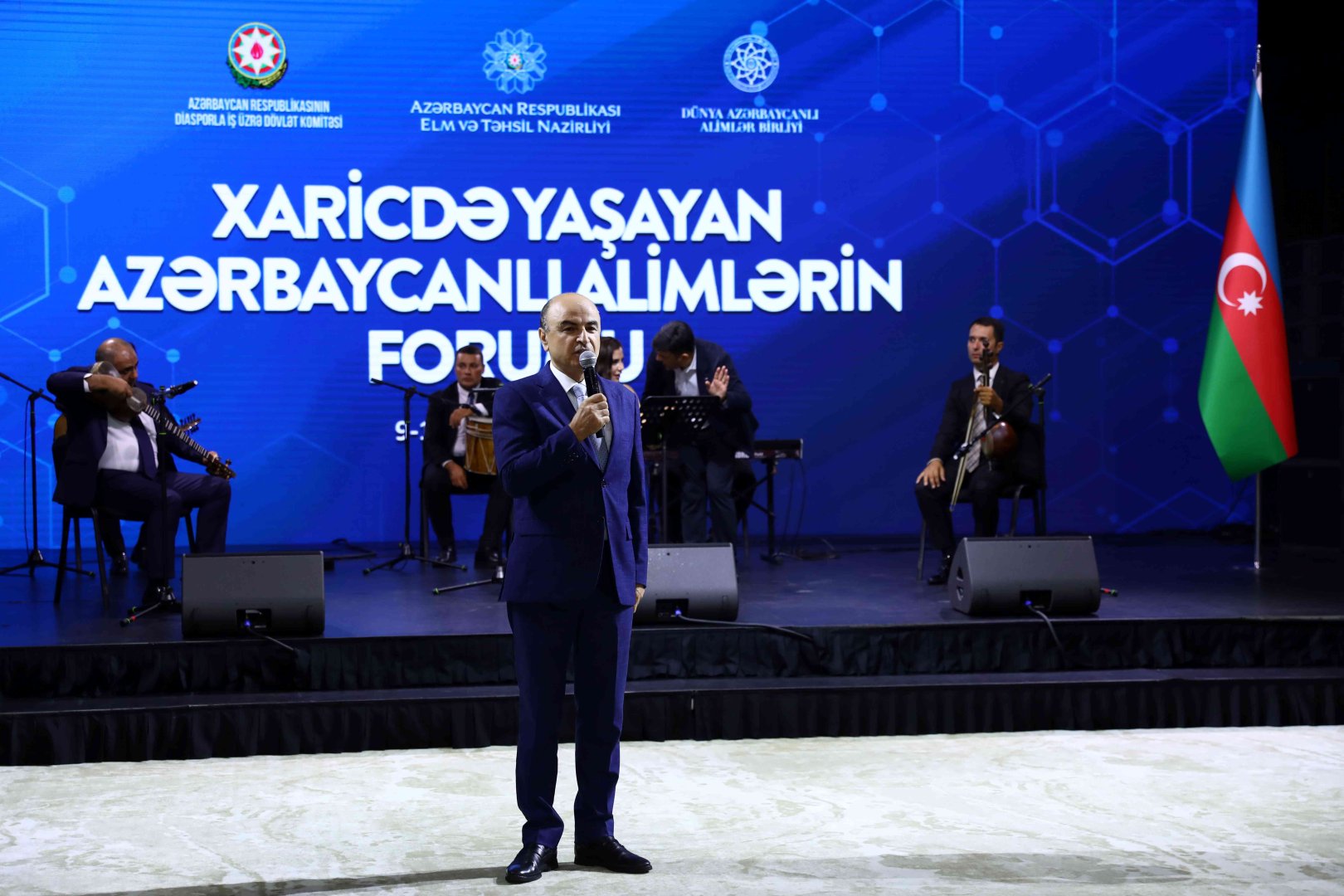 Xaricdə Yaşayan Azərbaycanlı Alimlərin Forumunun iştirakçıları üçün mədəni proqram təşkil olunub (FOTO)