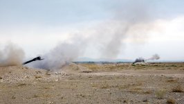 Əlahiddə Ümumqoşun Ordunun artilleriya bölmələri ilə döyüş atışlı taktiki təlim keçirilib (FOTO)