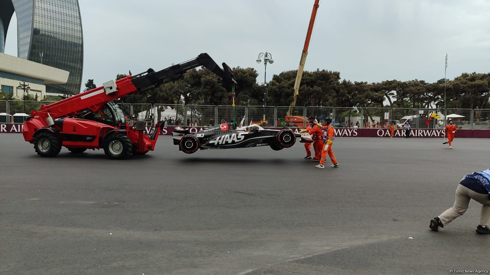 Formula 1 komandalarının üçüncü sərbəst yürüşləri zamanı qəza baş verdi (FOTO/VİDEO)