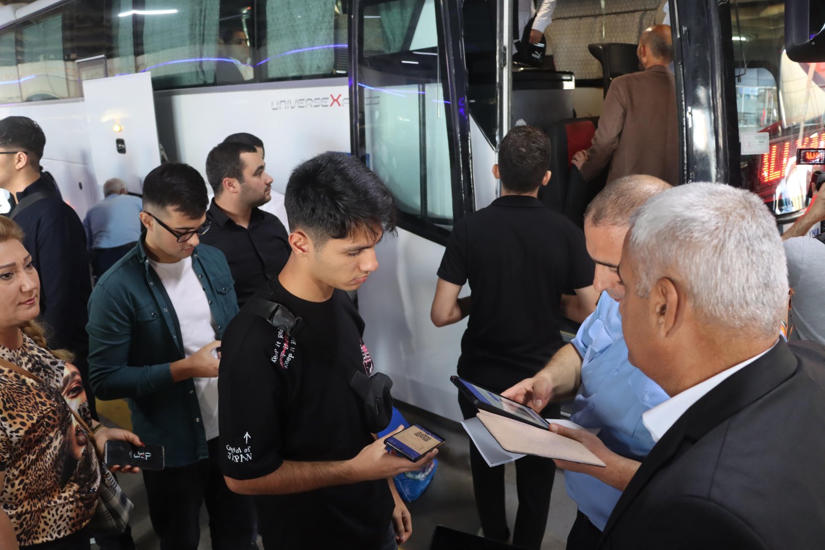 Bakı-Şuşa reysinin ilk sərnişini o oldu (FOTO)