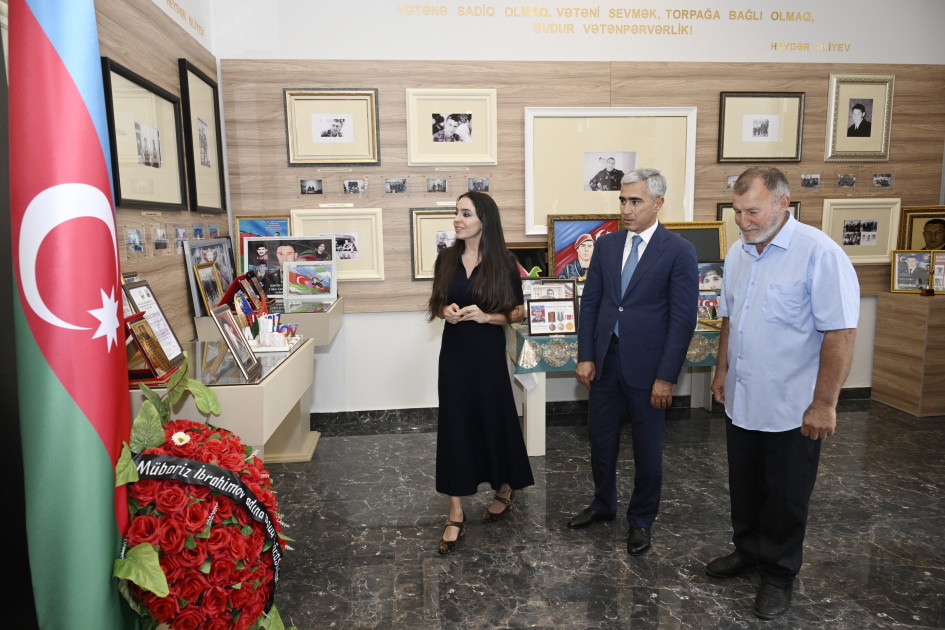 Heydər Əliyev Fondunun vitse-prezidenti Leyla Əliyeva Milli Qəhrəman Mübariz İbrahimovun ailəsini ziyarət edib (FOTO)