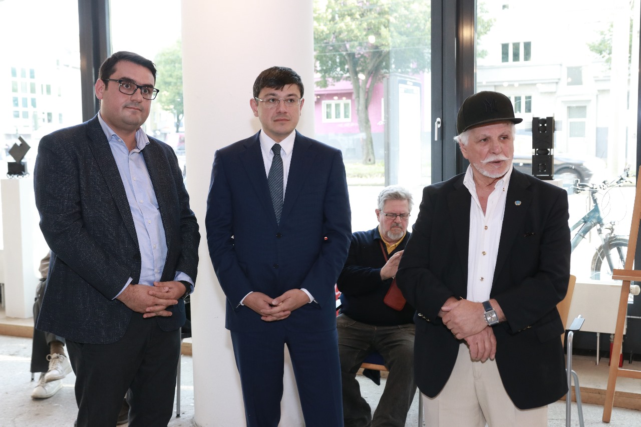 Azerbaijani artists exhibit their works in Germany (PHOTO)