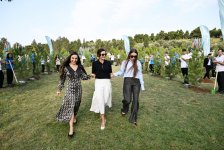 President of Heydar Aliyev Foundation Mehriban Aliyeva, family members participate in tree-planting event in Ganjlik Park (PHOTO)