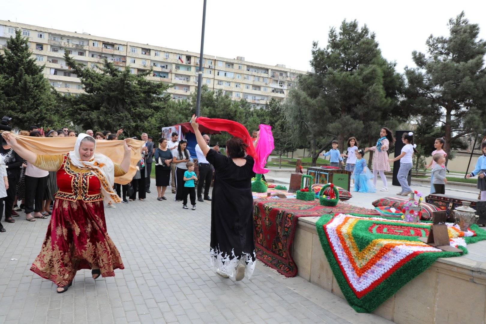 Струящийся шелк – символ женской нежности! В Баку прошел фестиваль кялагаи  (ФОТО)