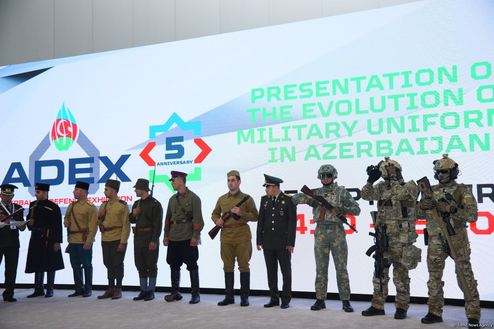 На выставке ADEX в Баку продемонстрированы военные формы армии Азербайджана  с 1918 года по настоящее время (