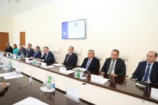 Azerbaijan's Health Ministry views tuberculosis control with Global Fund delegate (PHOTO)