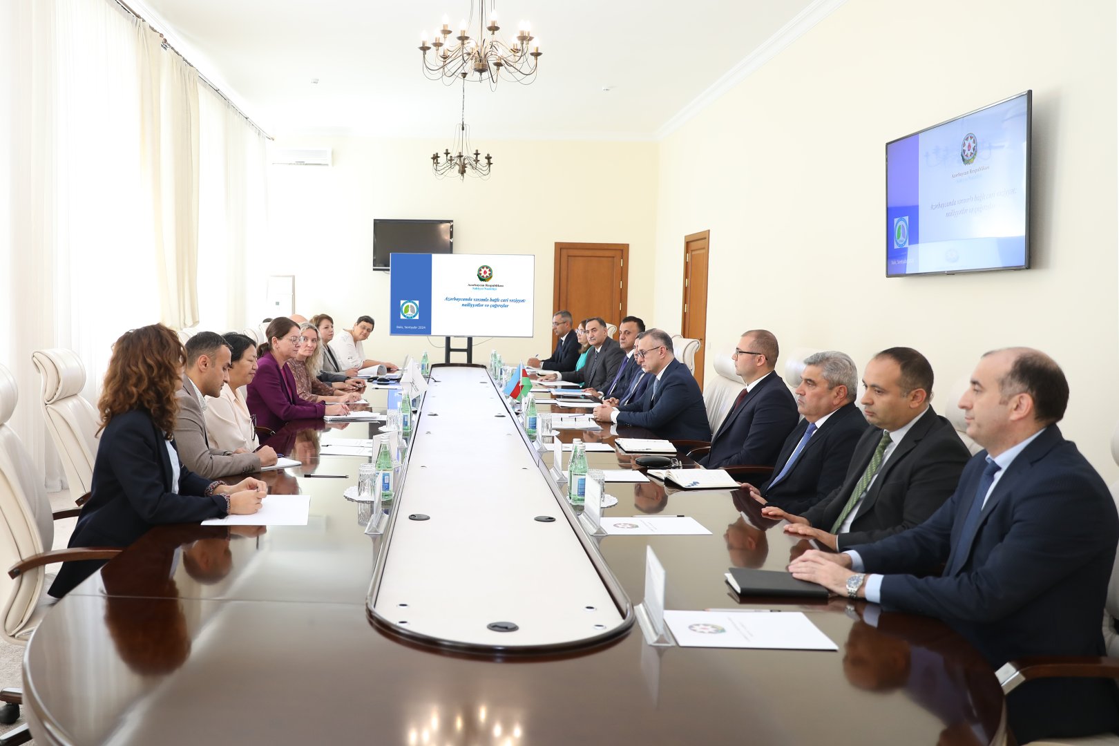 Azerbaijan's Health Ministry views tuberculosis control with Global Fund delegate (PHOTO)