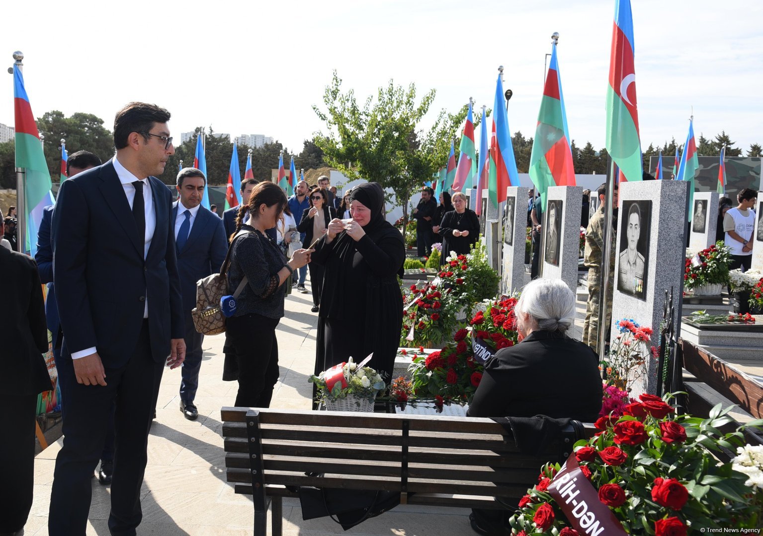 Азербайджанский народ чтит память шехидов Отечественной войны (ФОТО)