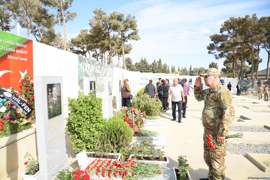 Азербайджанский народ чтит память шехидов Отечественной войны (ФОТО)