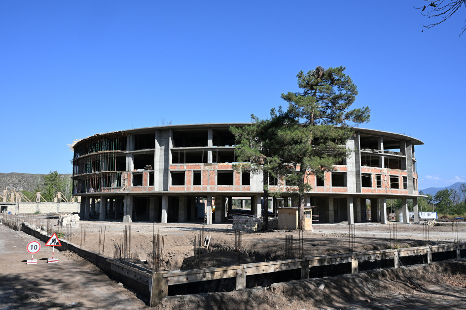 President Ilham Aliyev views construction site of 104-apartment residential complex in Zangilan (PHOTO/VIDEO)