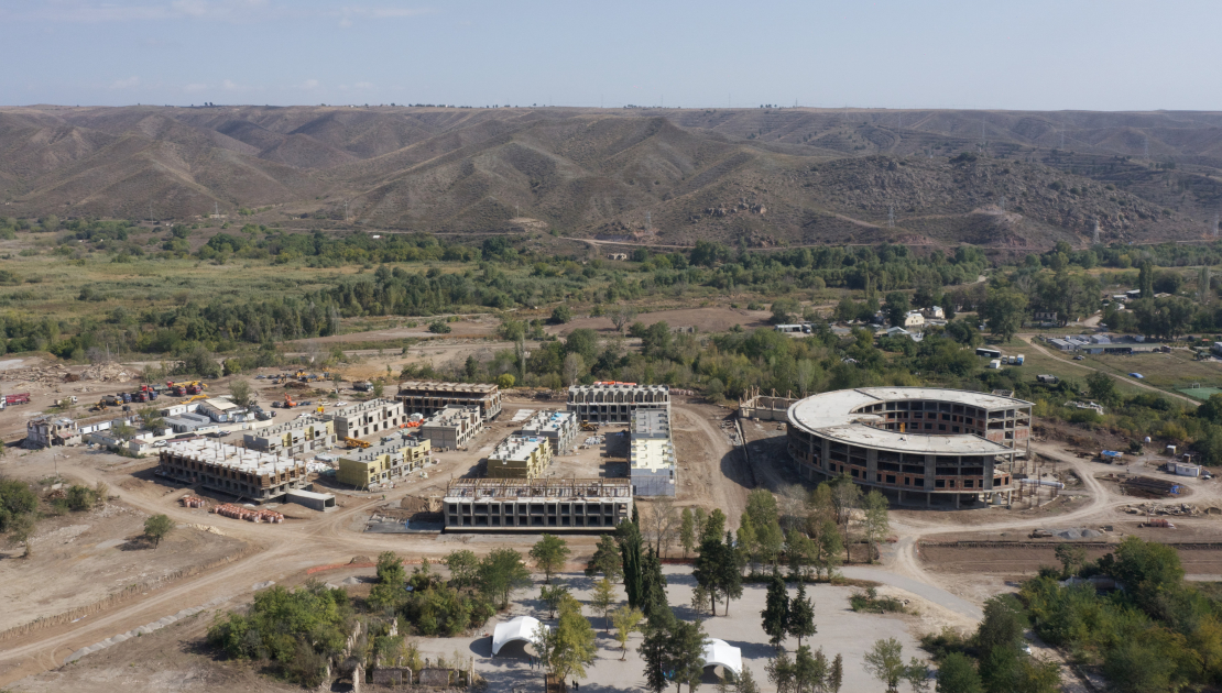 President Ilham Aliyev views construction site of 104-apartment residential complex in Zangilan (PHOTO/VIDEO)