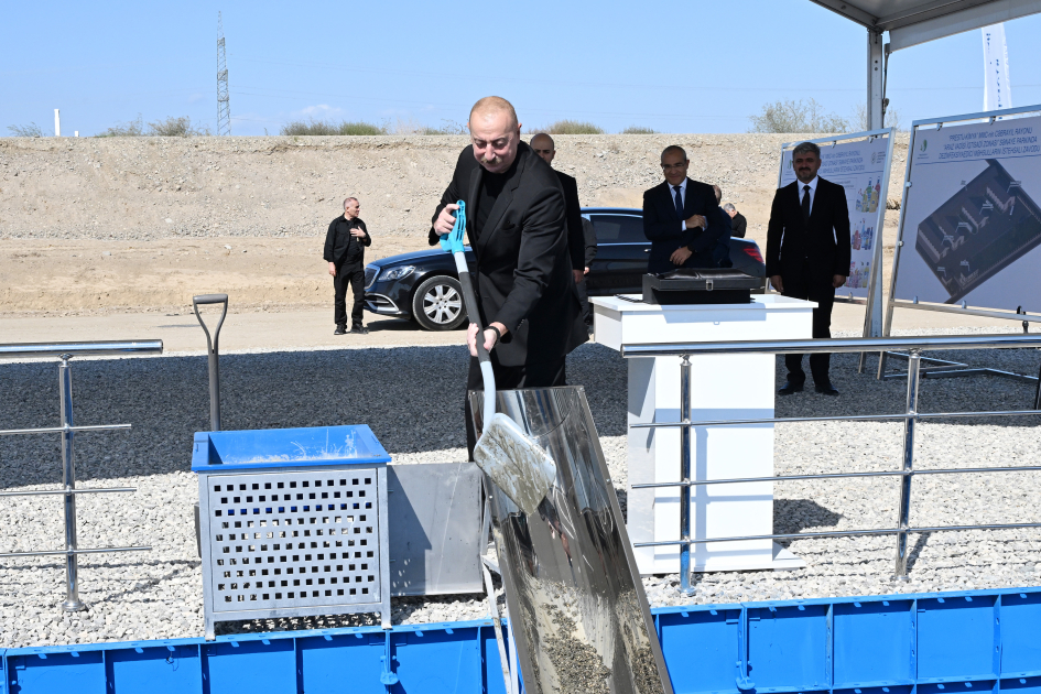 Prezident İlham Əliyev və Birinci xanım Mehriban Əliyeva Cəbrayıl rayonunda “Araz Vadisi İqtisadi Zonası” Sənaye Parkında yeni müəssisələrin təməlqoyma mərasimində iştirak ediblər (YENİLƏNİB) (FOTO/VİDEO)