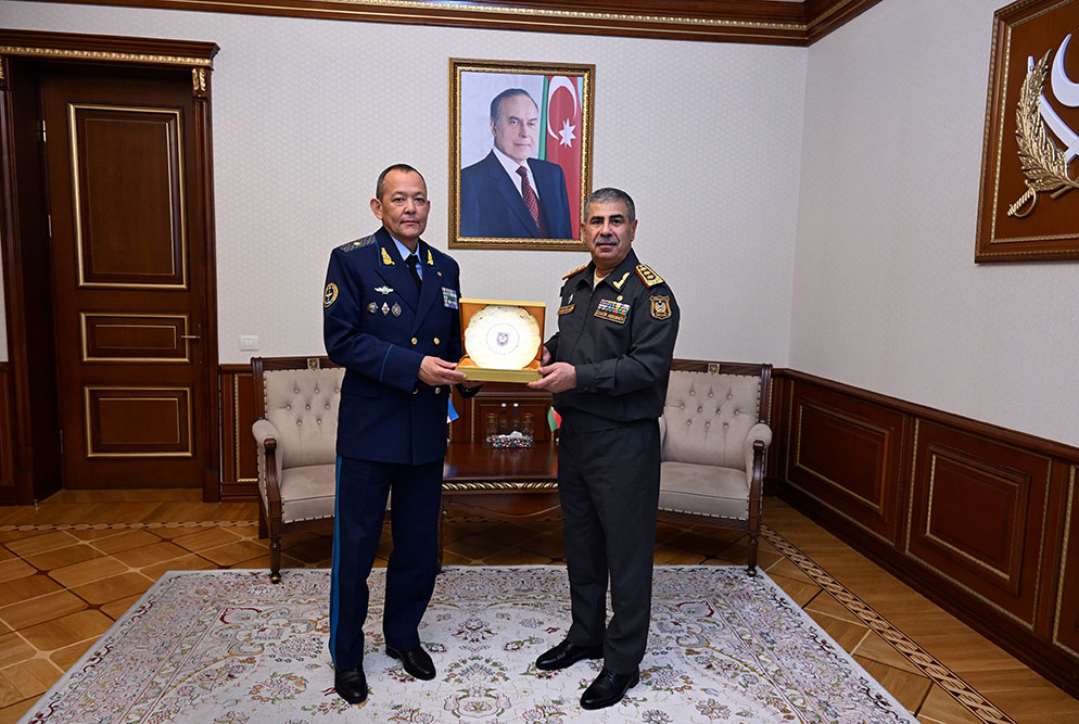 Azerbaijan and Uzbekistan tighten screws on their military ties (PHOTO)