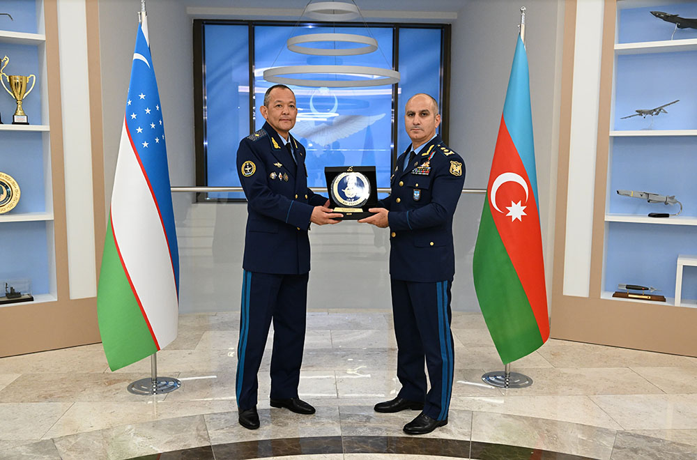 Azerbaijan and Uzbekistan tighten screws on their military ties (PHOTO)