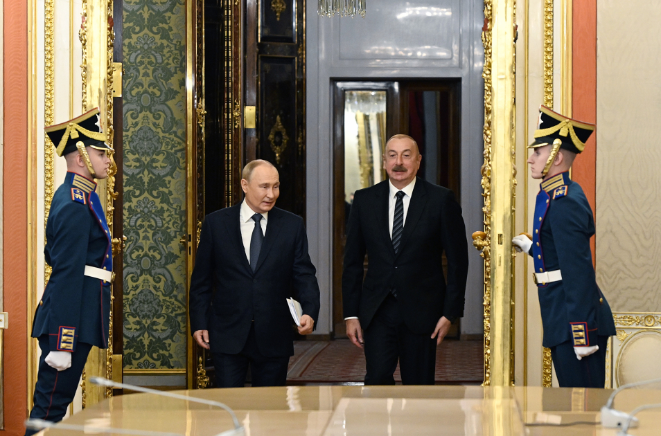 President Ilham Aliyev, President Vladimir Putin hold meeting in Moscow (PHOTO/VIDEO)