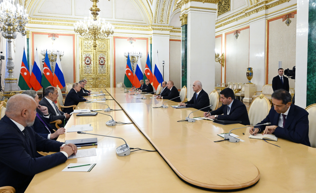 President Ilham Aliyev, President Vladimir Putin hold meeting in Moscow (PHOTO/VIDEO)