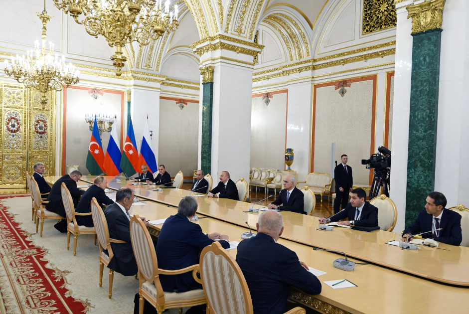 President Ilham Aliyev, President Vladimir Putin hold meeting in Moscow (PHOTO/VIDEO)