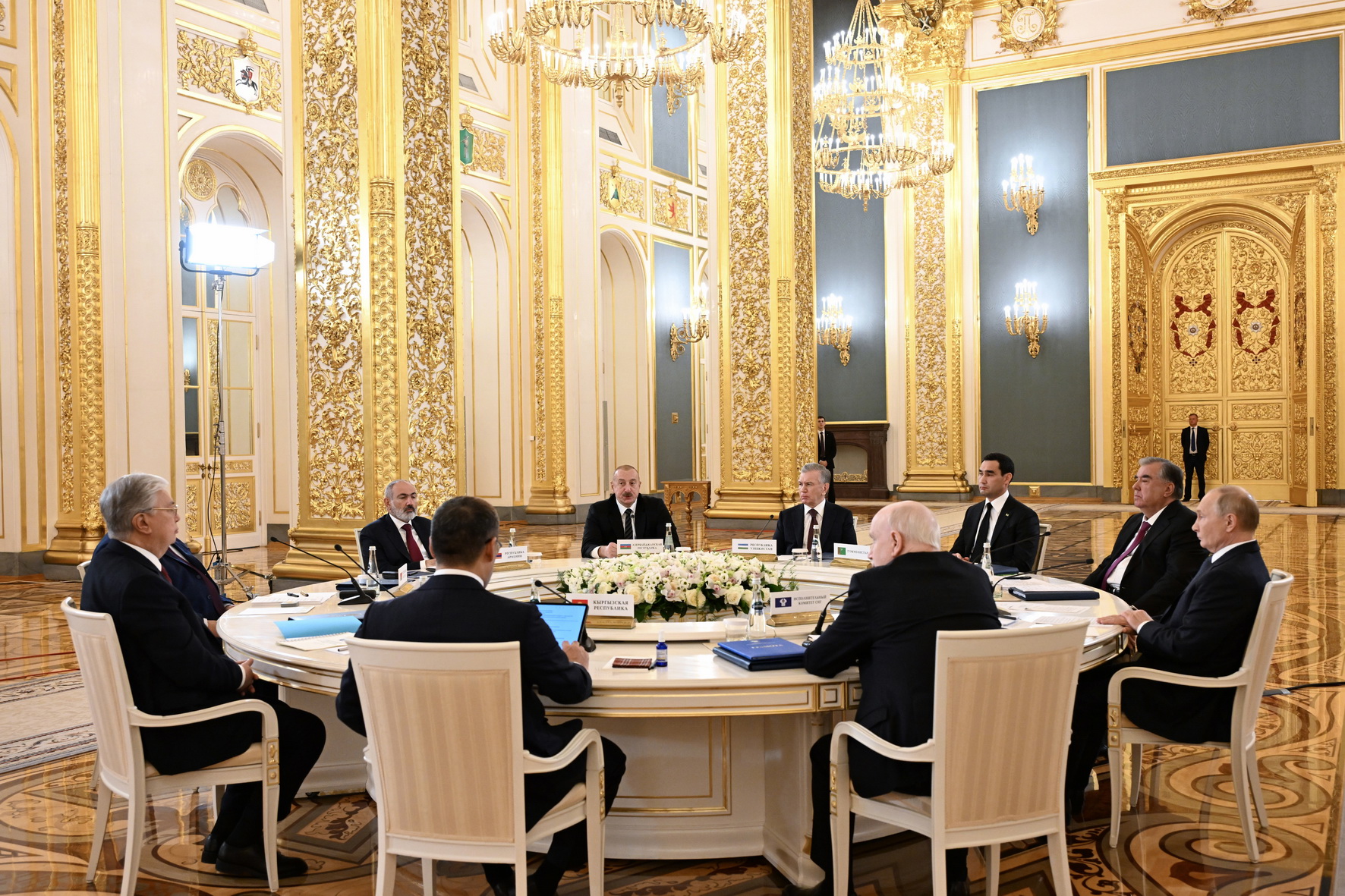 President Ilham Aliyev attends limited meeting of CIS Heads of State Council in Moscow (PHOTO)