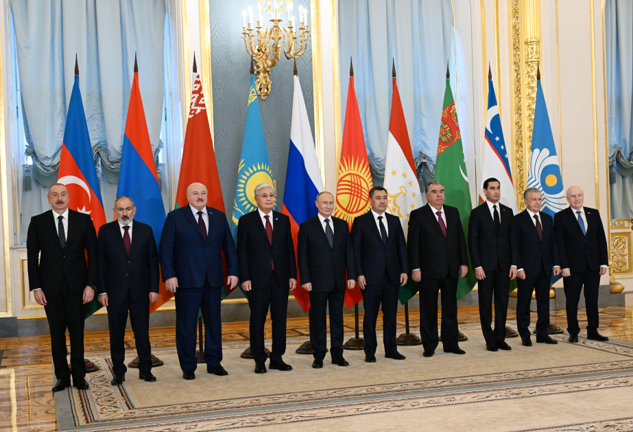 President Ilham Aliyev attends limited meeting of CIS Heads of State Council in Moscow (PHOTO)