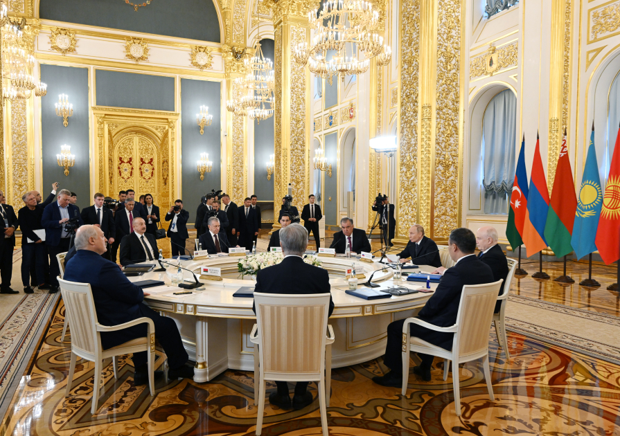 President Ilham Aliyev attends limited meeting of CIS Heads of State Council in Moscow (PHOTO)