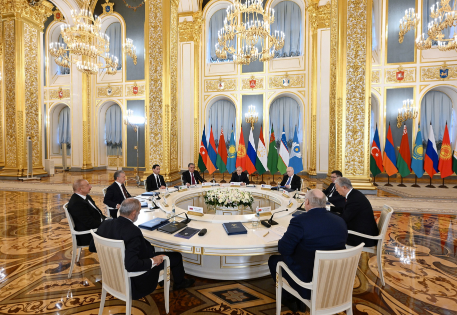 President Ilham Aliyev attends limited meeting of CIS Heads of State Council in Moscow (PHOTO)