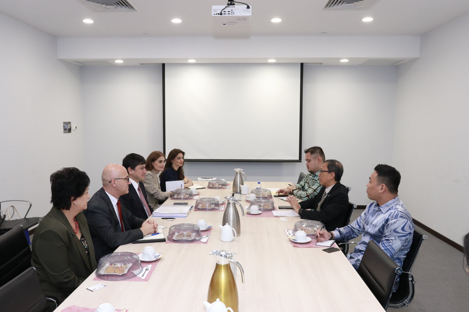 Azerbaijan's Diaspora Committee chair engages with Malaysian officials (PHOTO)