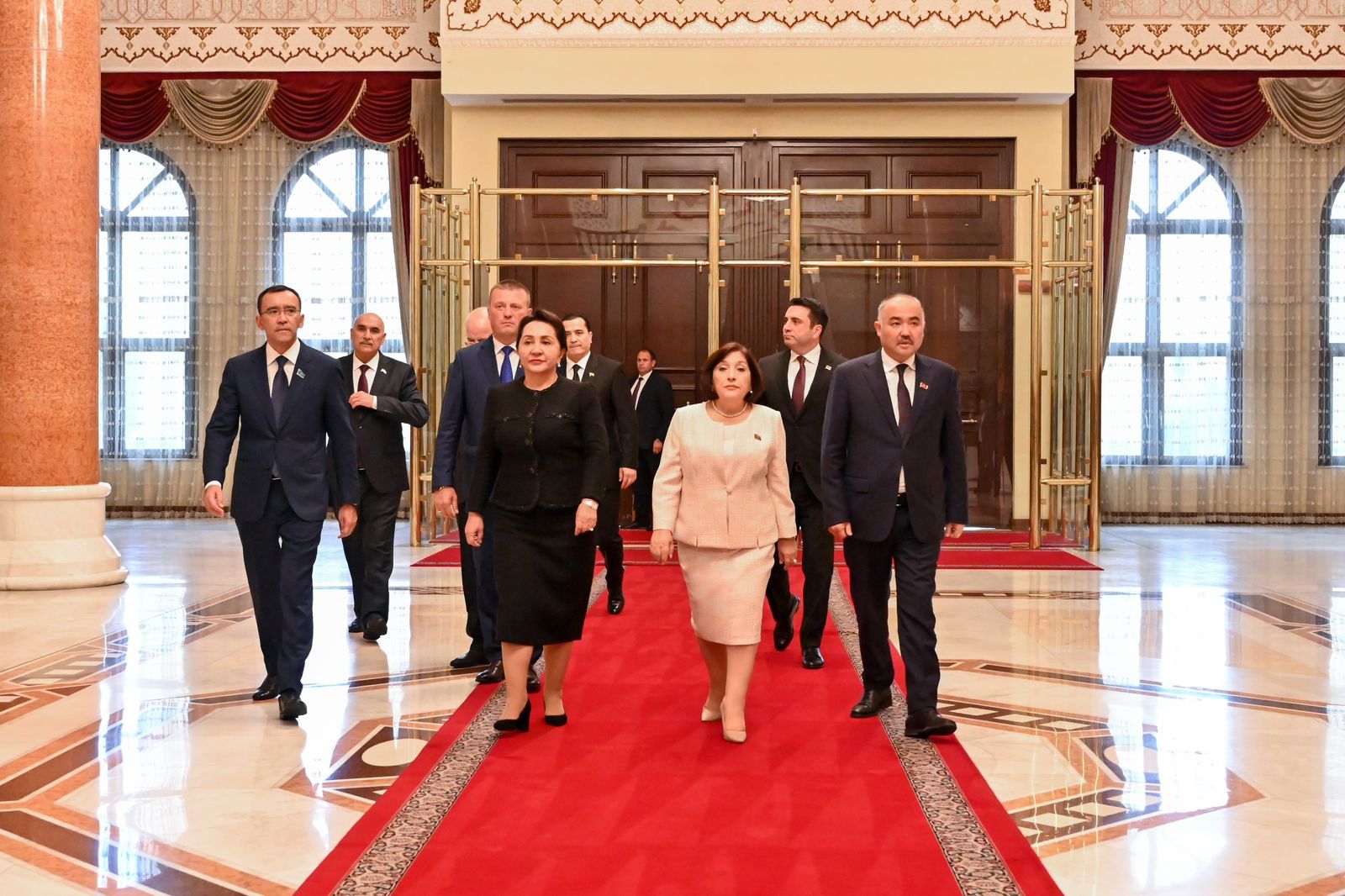 Sahibə Qafarova Emoməli Rəhmonla Beynəlxalq Parlament Konfransının əhəmiyyətini müzakirə etdi (FOTO)