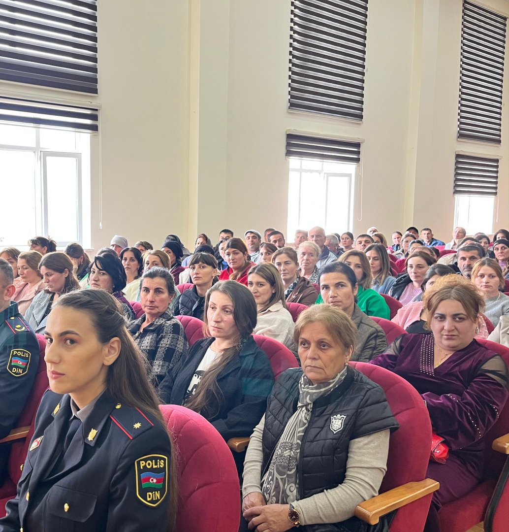 Qusarda polis məktəblilərə narkomaniya və erkən nikahların fəsadlarından danışdı (FOTO)