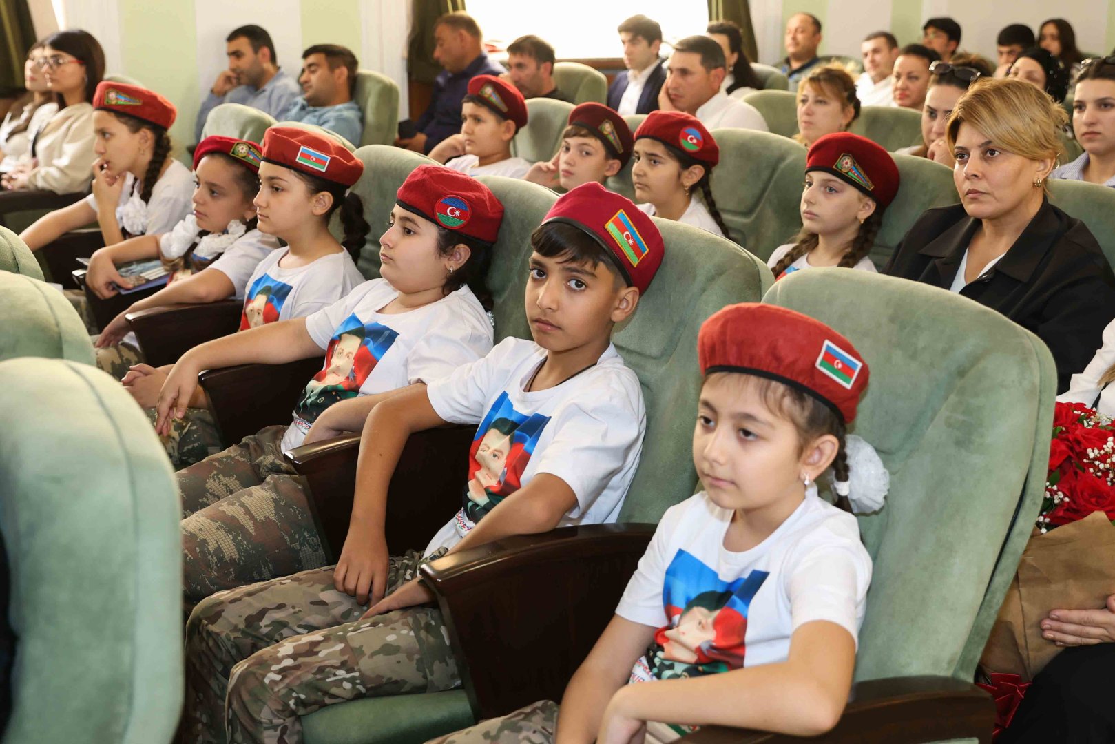 UNEC-də şəhid Teymur Məcidzadəyə həsr olunan “Şuşada bitən yuxu” kitabının təqdimatı keçirilib (FOTO)