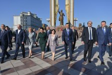 Sahibə Qafarova Tacikistanda beynəlxalq parlament konfransında çıxış edib (FOTO)