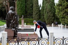 ADY rəhbərliyi və veteran dəmiryolçular Fəxri Xiyaban və Şəhidlər Xiyabanını ziyarət ediblər (FOTO)